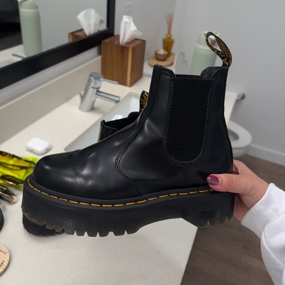 2976 Smooth Leather Platform Chelsea Boots Women’s Size 8.5 - Picture 3 of 5